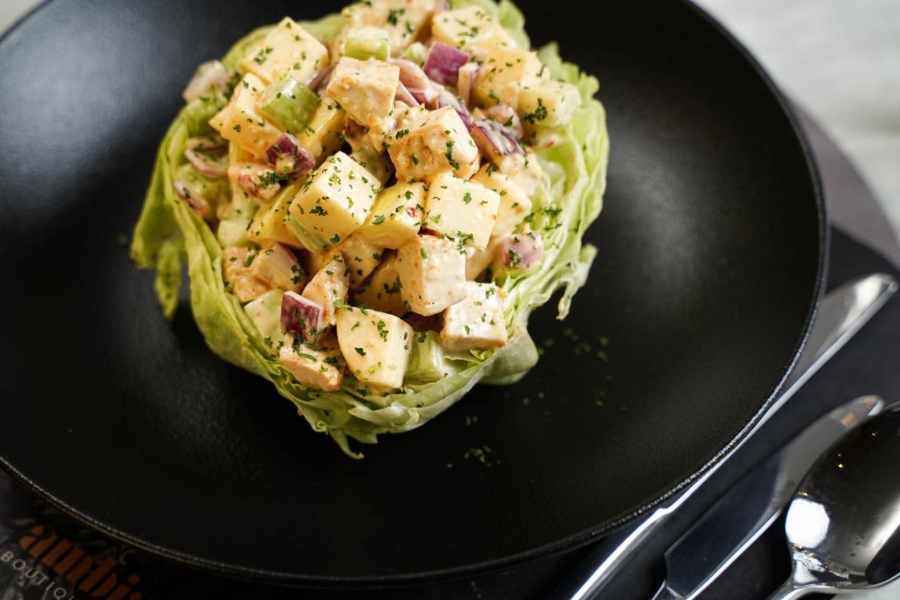 Ambiance Boutique Art Hotel Lahore Esterno foto A salad with chicken
