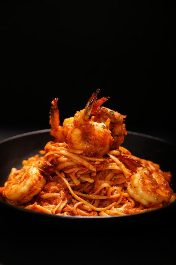 Ambiance Boutique Art Hotel Lahore Esterno foto Shrimp and pasta